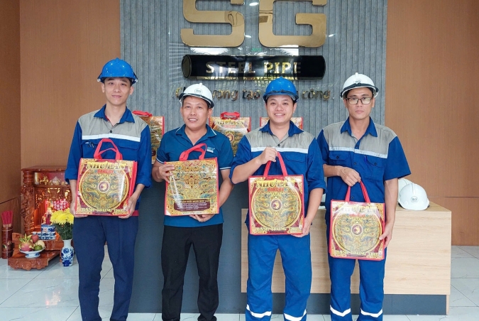 ỐNG THÉP SÀI GÒN TRAO TẶNG BÁNH TRUNG THU CHO NHÂN VIÊN – LAN TỎA YÊU THƯƠNG MÙA TRĂNG 2025